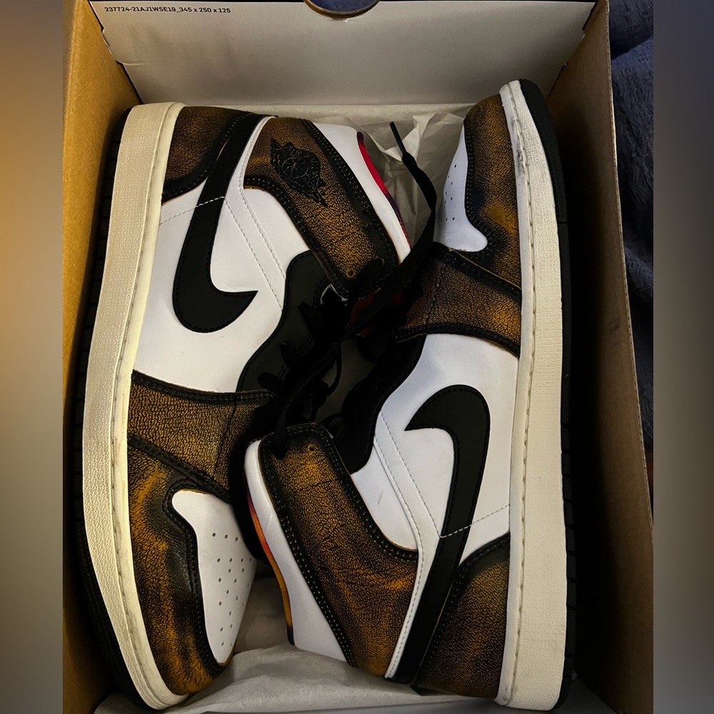Excellent condition Size 13 Air Jordan 1 Mid
